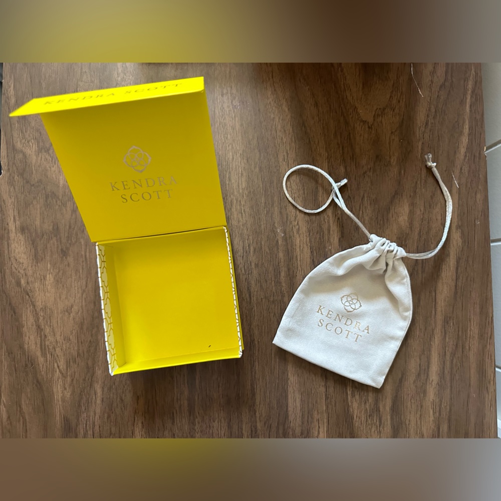 Kendra Scott Bracelet Dust Bag & Box